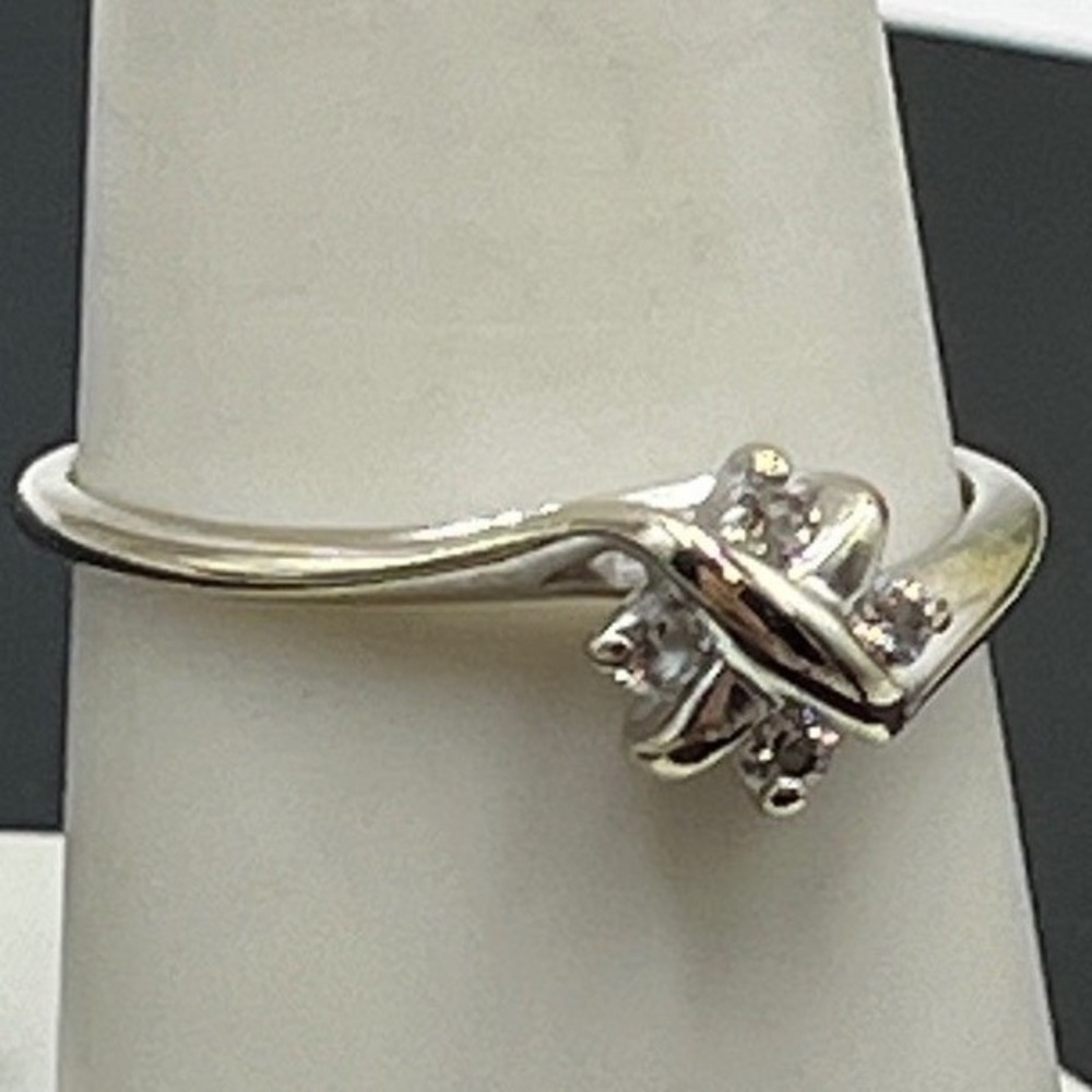 Designer Vintage 14K White Gold X Motif Cluster Ring Natural Diamonds
Sz 9.25 - Picture 2 of 16